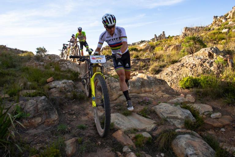 Nino Schurter descends the Gantouw Pass