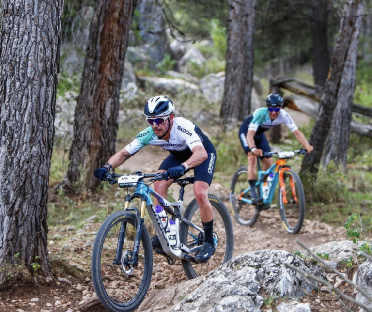 Rodriguez and Cancellieri heading through a mountain path