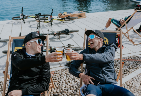 Two riders cheering with a beer at 4islands