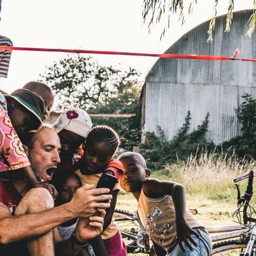 A biker showing some some children videos off of his phone [Swiss Epic]